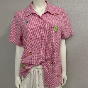 Quacker Factory Pink Gingham Short Sleeve Embroidered Button-Up Top